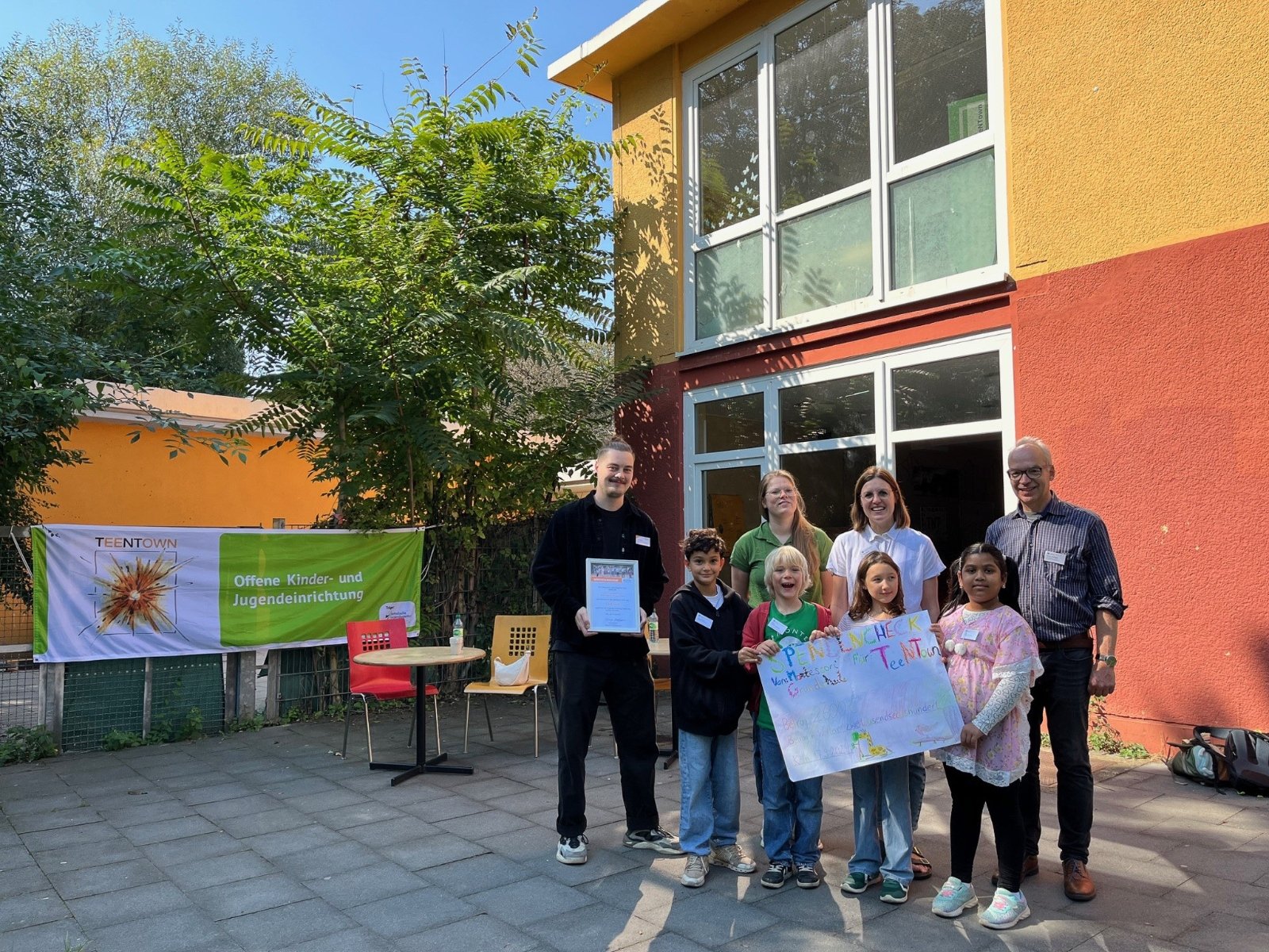 2024-09-17 - KJA Köln - OKJA - TeeNTown - Spendenübergabe - Montessori-Grundschule_02 (c) KJA Köln